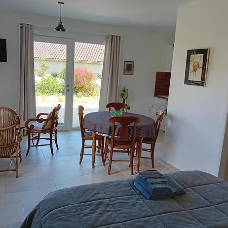 Moderne Avec Wifi Et Parking A - Fr-1-653-270 * Baignes-Sainte-Radegonde