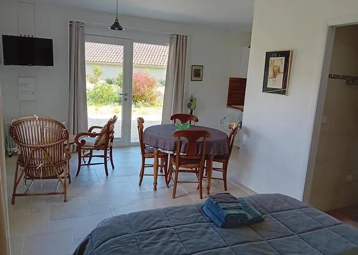 Moderne Avec Wifi Et Parking A - Fr-1-653-270 * Baignes-Sainte-Radegonde